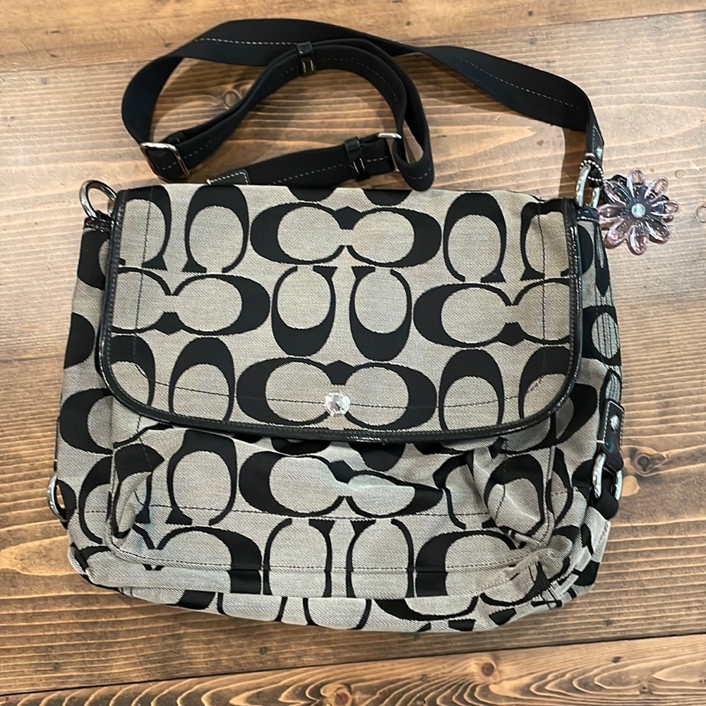 Coach Messenger Style Shoulder or Crossbody Bag